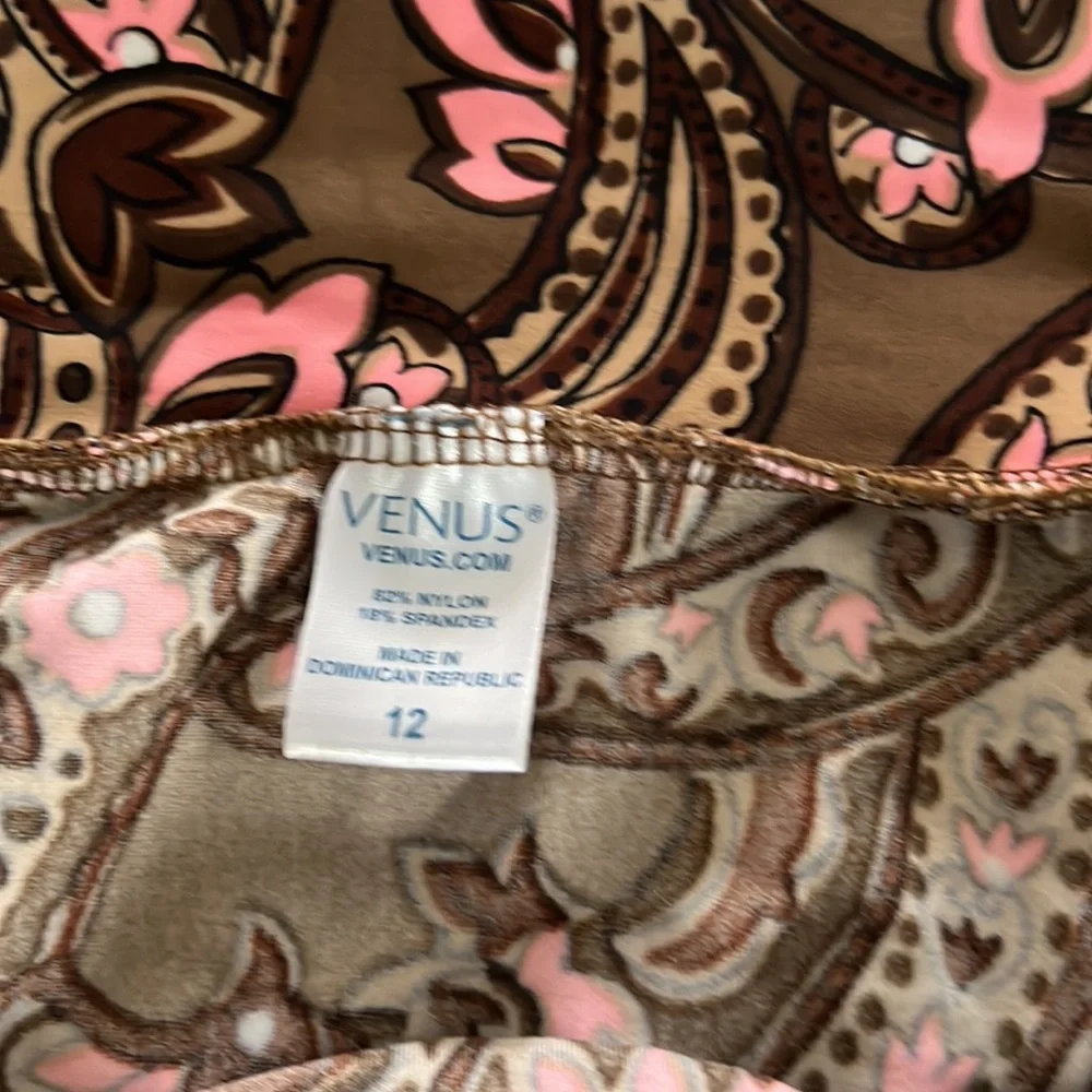 Venus size 12 tankini, with skirted bottom. Included extra black bottom - Picture 4 of 9